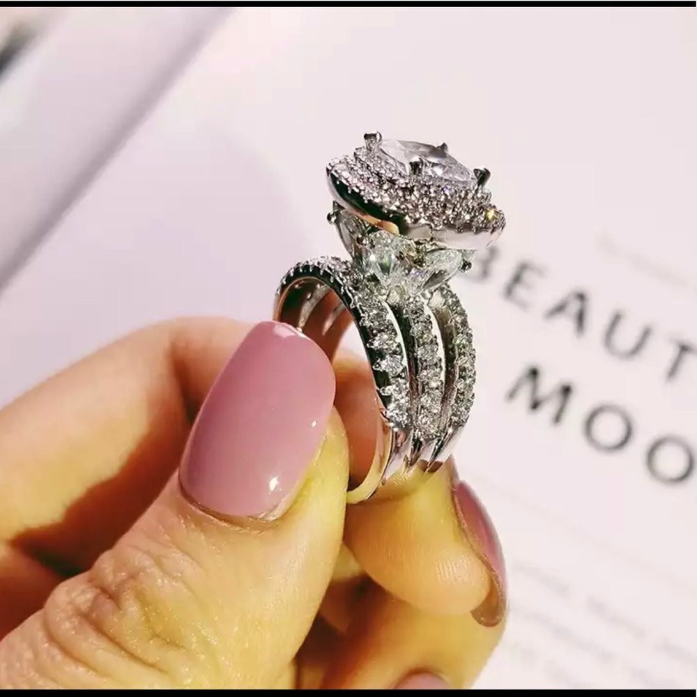 - Diamond wedding ring - Picture 6 of 12